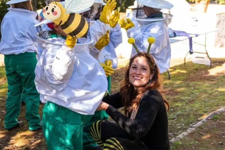 Ofelia Escaño, una emprendedora fuerte y activa como sus abejas