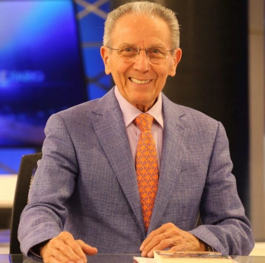 Héctor Benavides recomienda libros sobre la vida y el periodismo