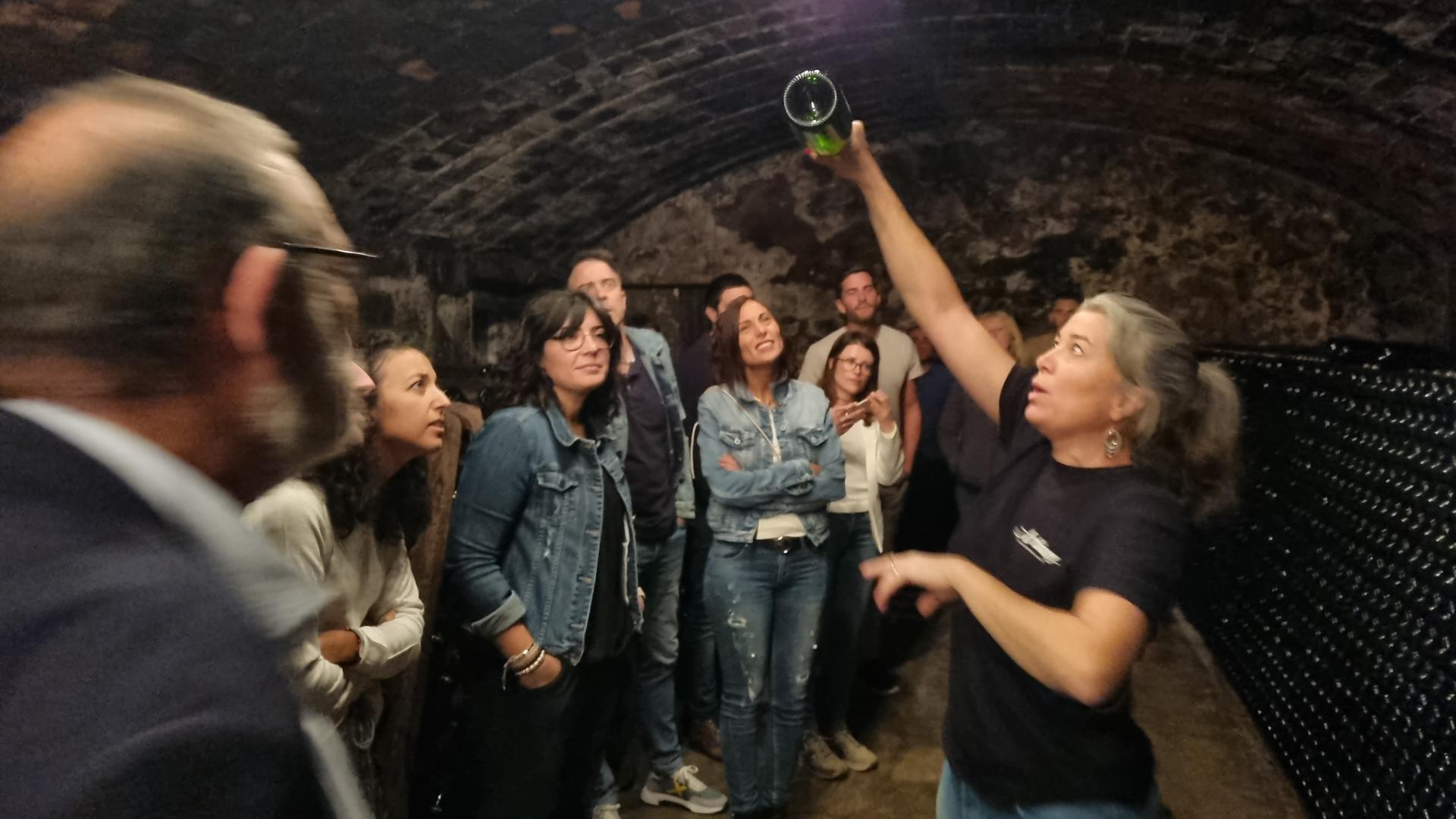 Vedruna Pro visita el celler cooperatiu Artium, que acull el CFGM d'Olis i vins d'Artés.