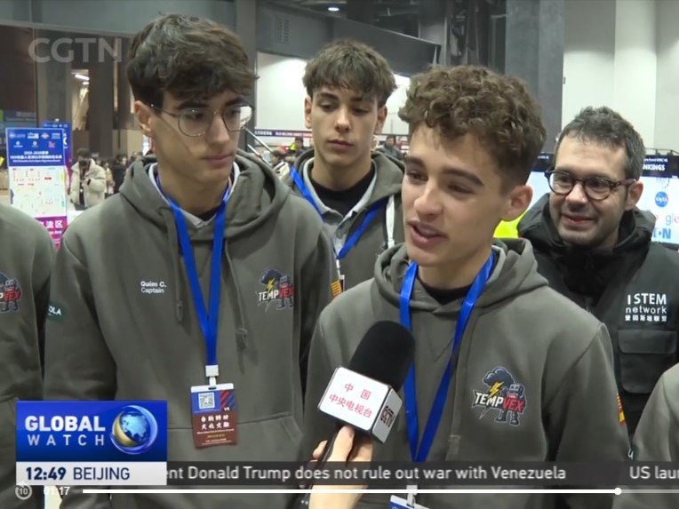 Entrevista a l'alumne Pol Serra, a la televisió xinesa.