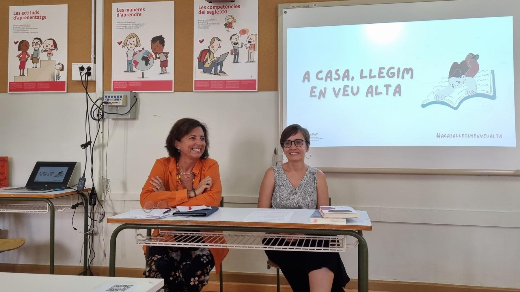 Presentació de la campanya 'A casa, llegim en veu alta'.
