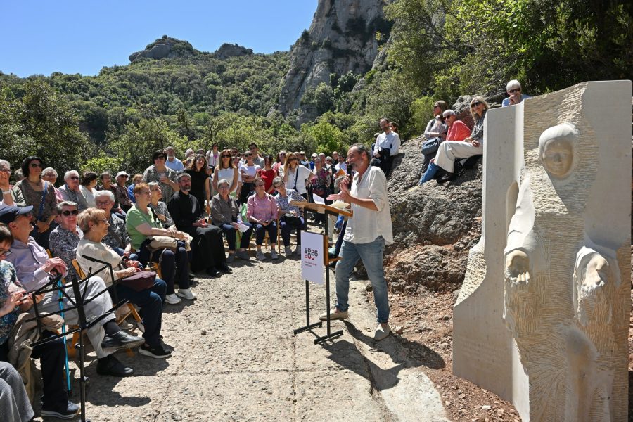 Artista Jordi Coll inaugurant l'escultura de Joaquima de Vedruna a Montserrat 