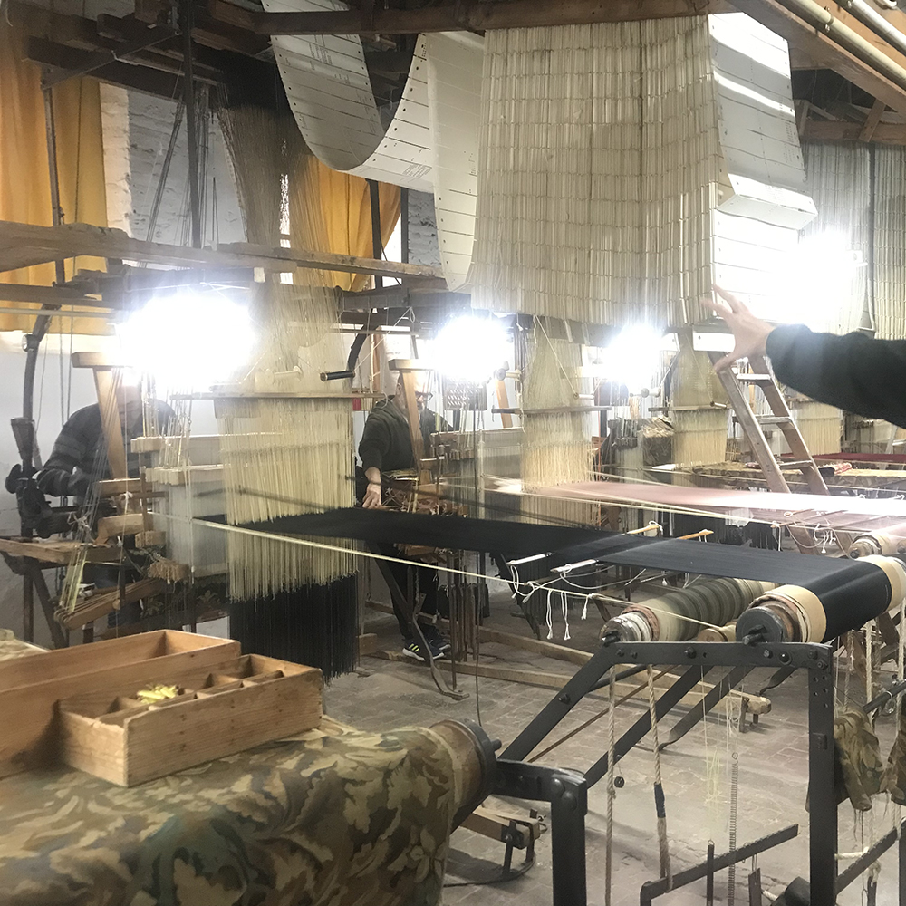 Un sistema de visión artificial recupera diseños textiles históricos de sedas espolinadas