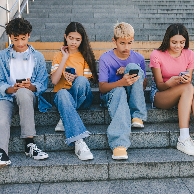 Un informe alerta sobre los riesgos de las redes sociales para los menores