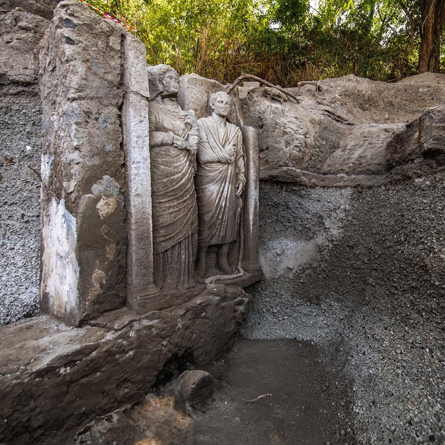 Descubren un relieve funerario de una tumba monumental en la Necrópolis de Porta Sarno de Pompeya